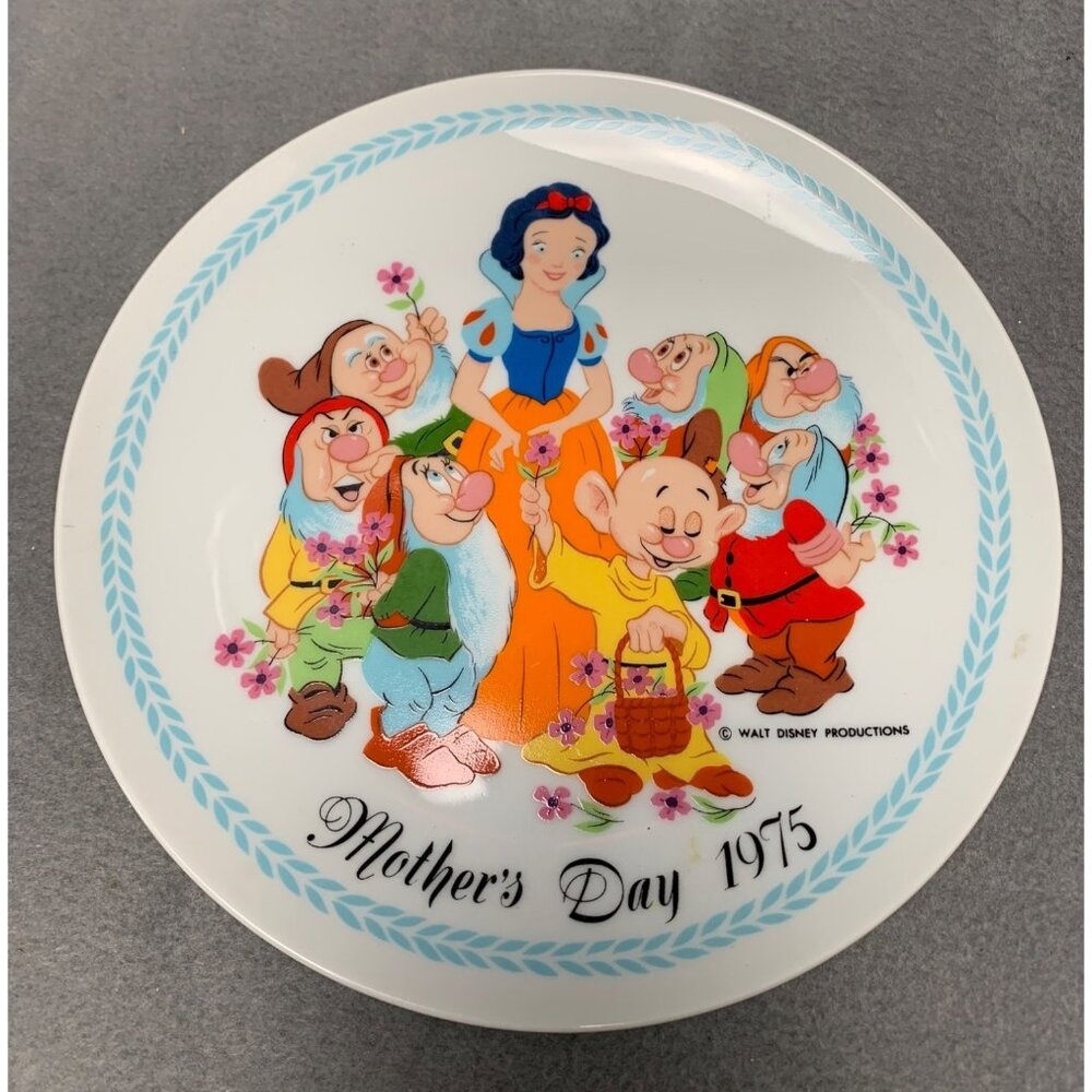 Disney Family Collector Series Mothers Day 1975 Plate